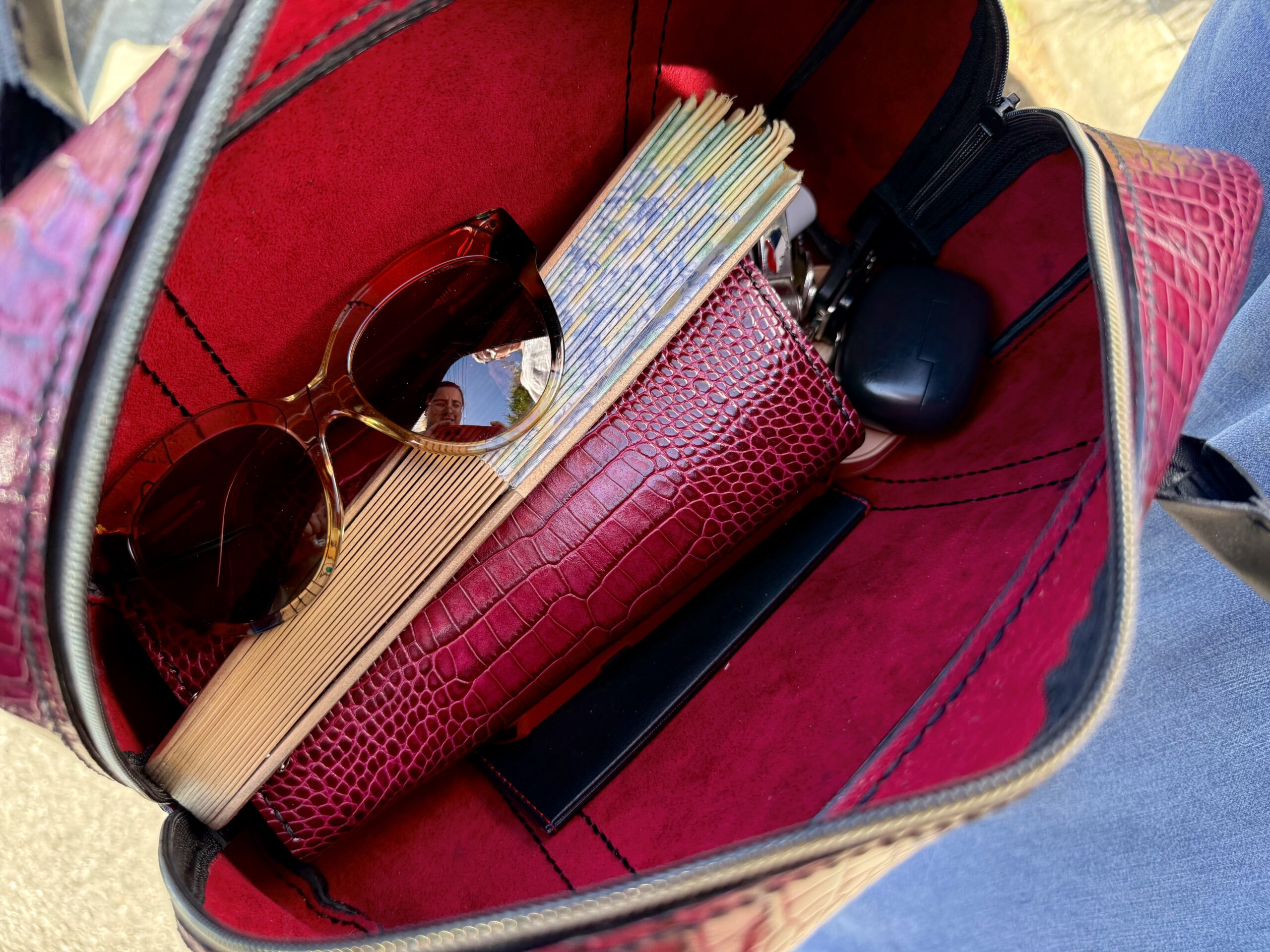 sac à main en cuir bordeaux et noir sac à main en cuir bordeaux et noir